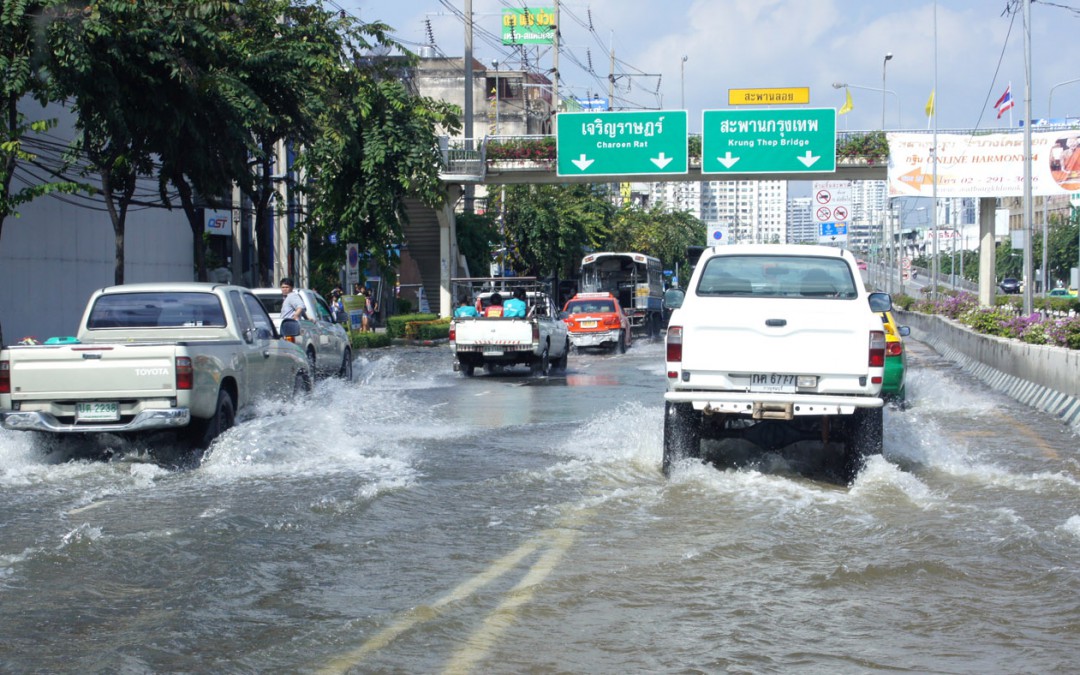 SEA Floods Relief Update #5 – Bangkok battles embankment breaches